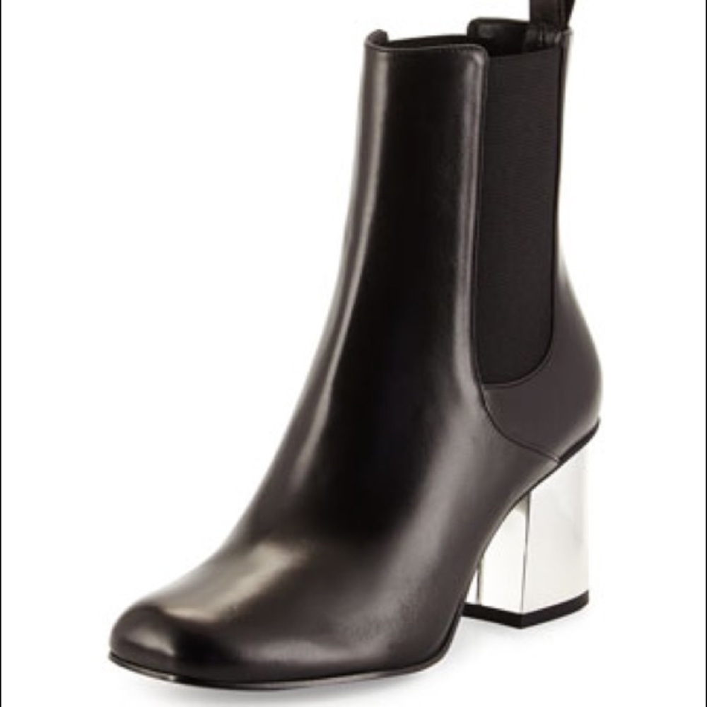 GUCCI BLACK LEATHER BOOTIE WITH SILVER MIRRORED HEEL